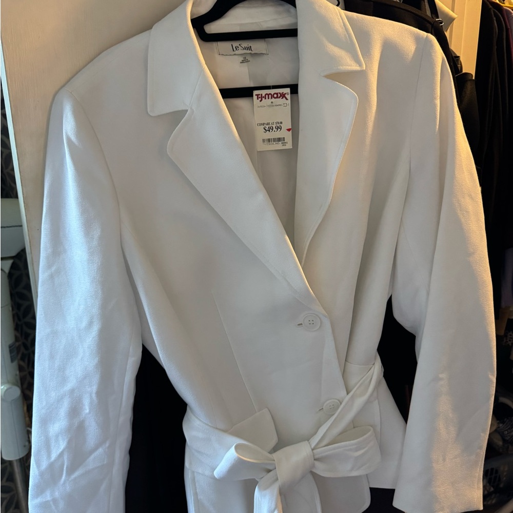 Le Suit Women's Elegant White Blazer